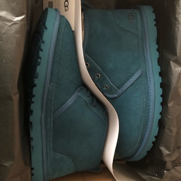 UGG Australia Neumel Chukka suede leather fur Boot. Size: 8, 9 - Picture 3 of 13